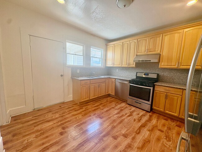 Building Photo - 446 W San Fernando St