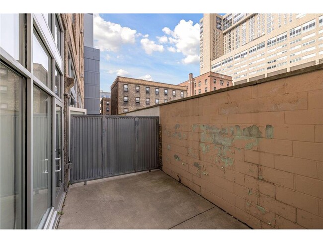 Building Photo - 521 S 7th St