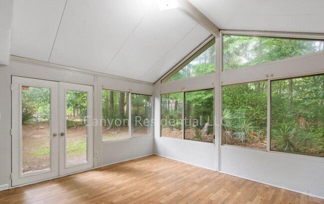 Building Photo - Beautiful 3b Room!Move in ready!