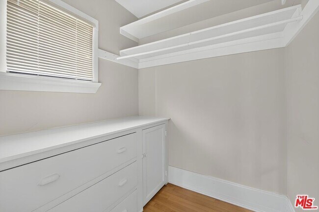 Building Photo - 2215 W 21st St