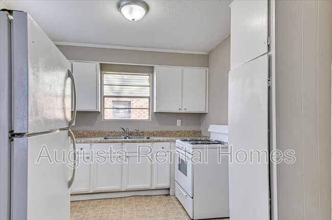 Building Photo - 404 Verdery Dr