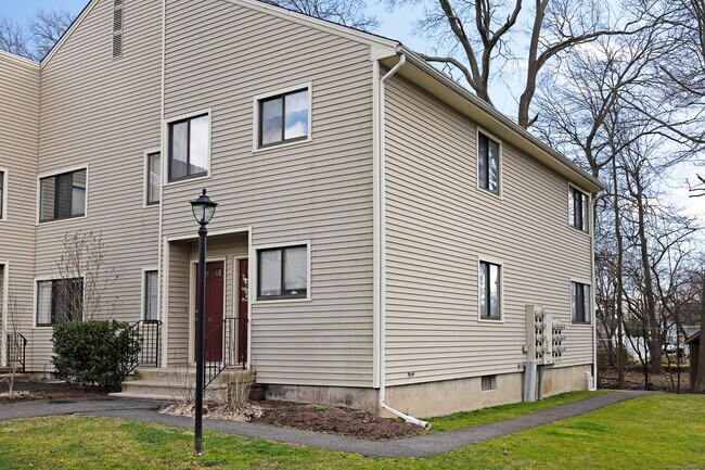 Building Photo - 39 Lance Cir