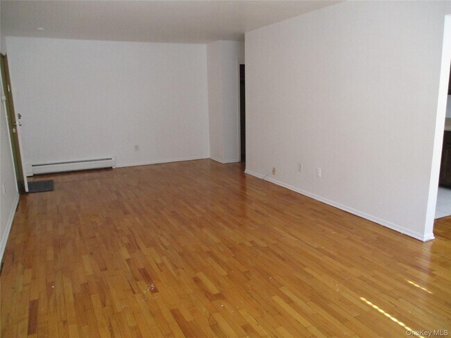 Building Photo - 7 E Lawrence Park Dr
