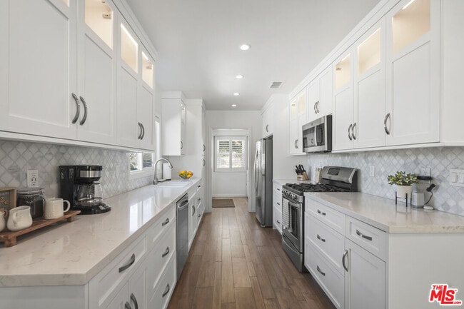 Building Photo - 4875 Bluebell Ave