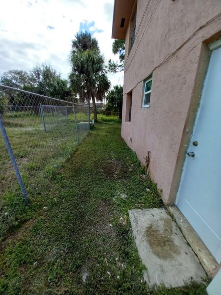 Building Photo - 1649 W 26th St