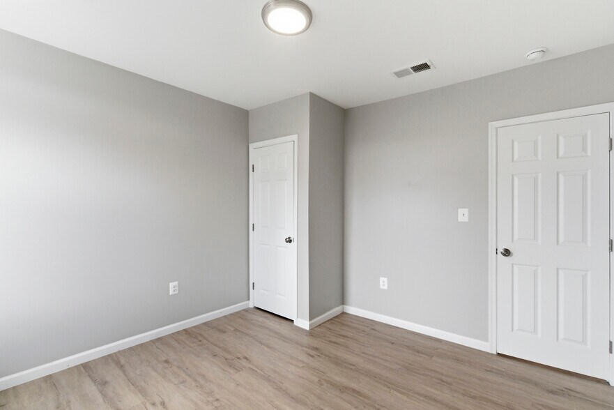 Building Photo - 1109 Poplar Grove St