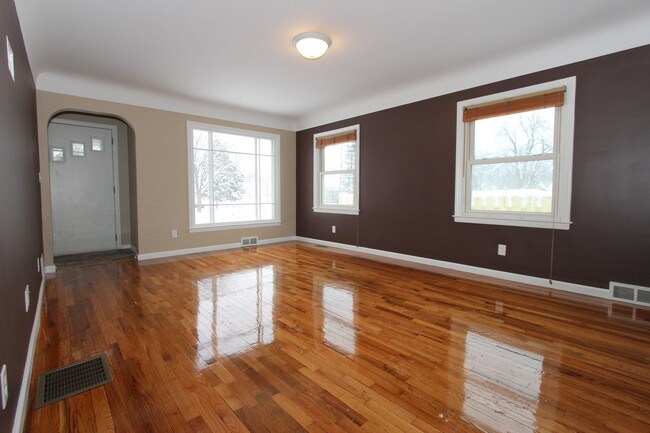 Building Photo - 1206 Veto St NW