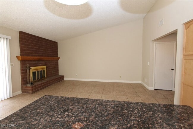 Building Photo - 6605 Vicuna Dr