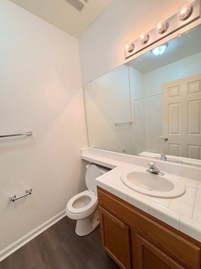 Building Photo - Single-Story 3-Bed Home with Private Beautiful Yard in Quiet Neighborhood