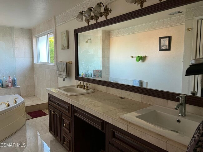 Building Photo - 729 Triunfo Canyon Rd