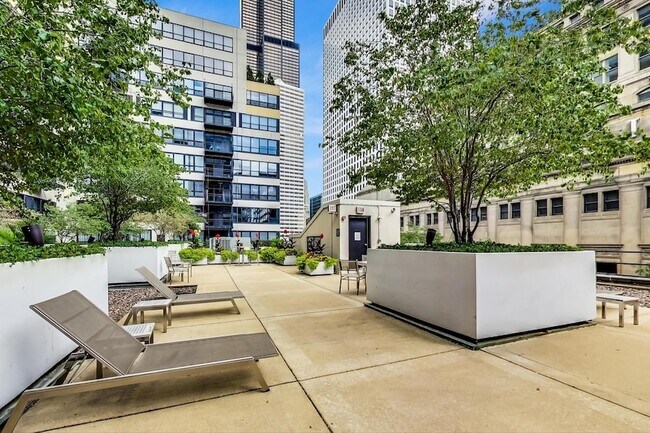 Building Photo - 130 S Canal St