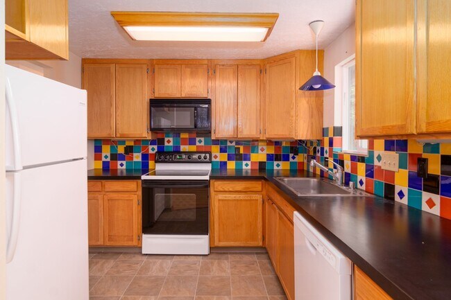 Building Photo - ***Coming soon July 15th***3 bedroom 2 bath next to EWU!!