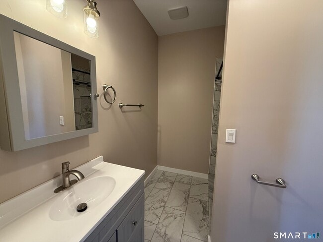 Building Photo - 24 Breckenridge Ave