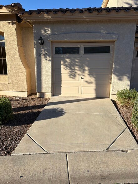 One car garage - 2600 E Springfield Pl