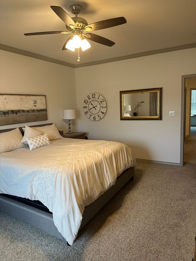Building Photo - 3/2.5 Townhome in Burleson