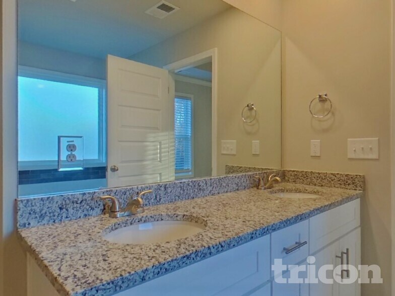 Building Photo - 8951 Callaway Dr