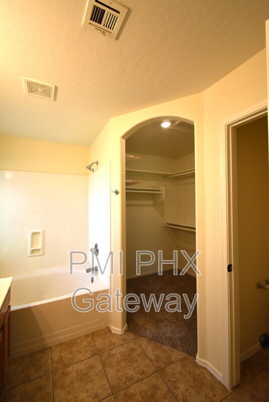Building Photo - 2895 E Toledo Ct