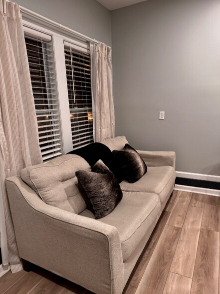 Building Photo - 4483 Ocean View Ave