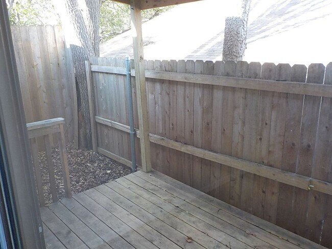 Building Photo - Domingo Properties2 (2708 Parker Ln)