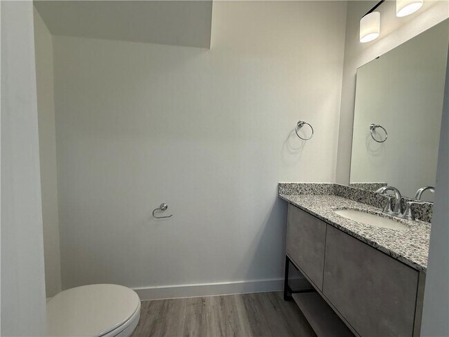 Building Photo - 831 States Ave