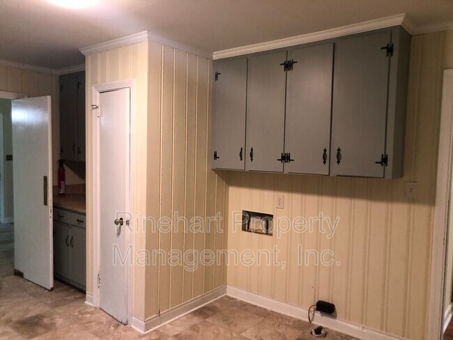 Building Photo - 2704 Ridgewood Ln