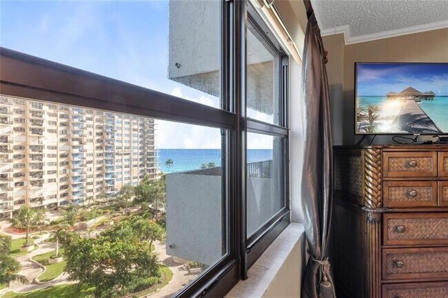 Building Photo - 5000 N Ocean Blvd