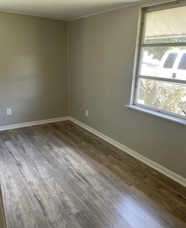 Building Photo - 71 E 56th St