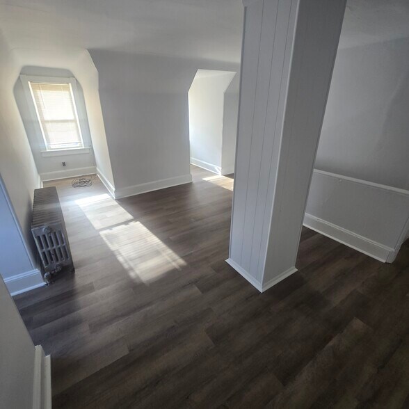 Attic bedroom - 121 Mercer St