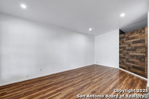 Building Photo - 551 Lanark Dr
