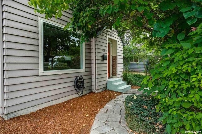 Building Photo - Furnished 2 bedroom 1 bath cottage with landscape included and split mini ducts