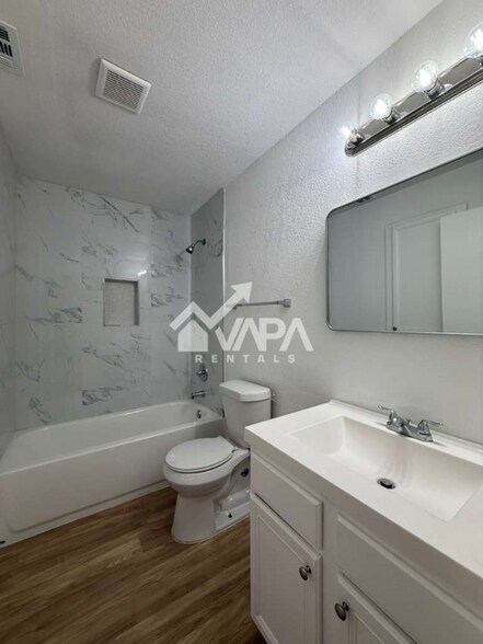 Building Photo - 5526 Green Grove Dr