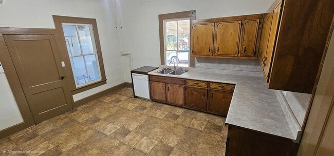 Building Photo - Enjoy a piece of history in this Vintage F...