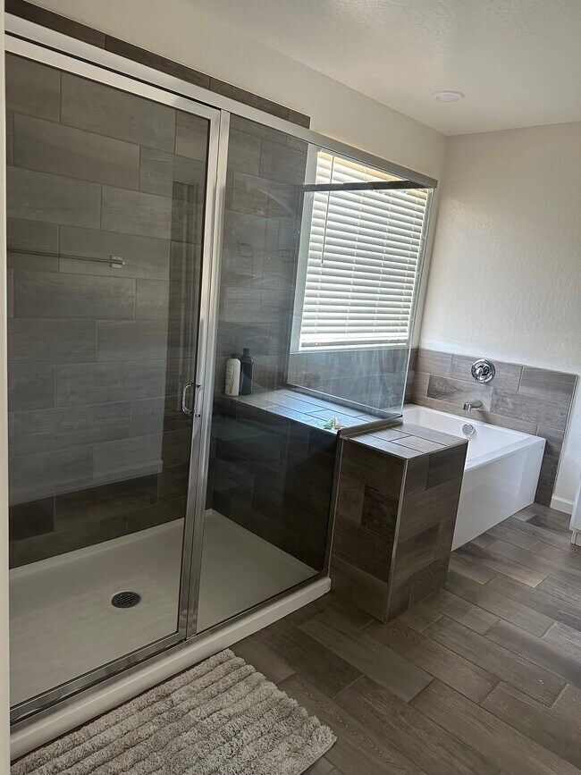 Building Photo - 6684 E Oslin Ave