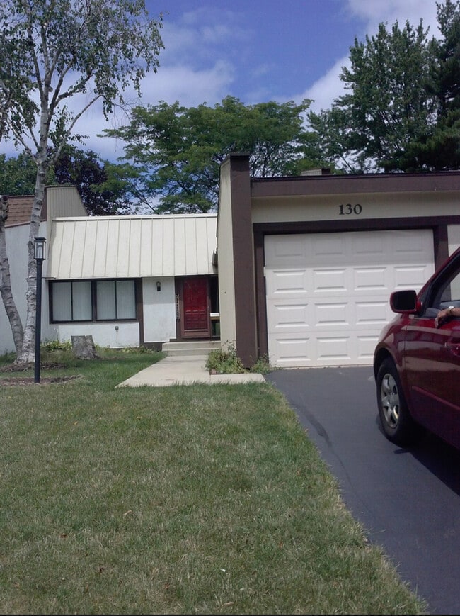 Primary Photo - 130 Cascade Dr