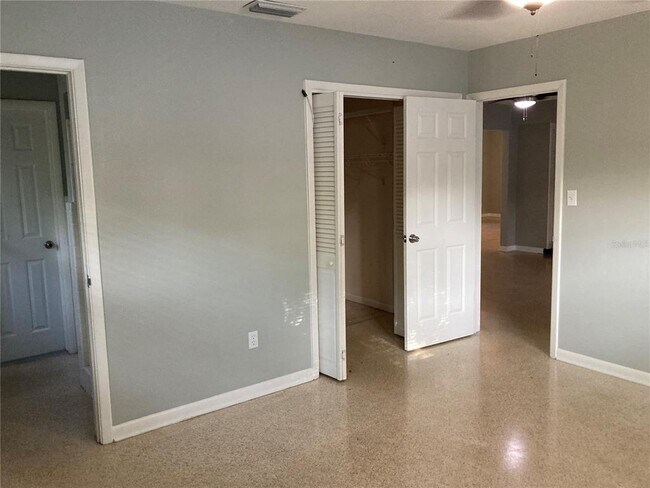 Building Photo - 1001 Brookside Dr