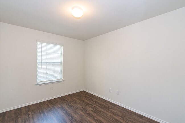 Building Photo - 2622 Summer Ln