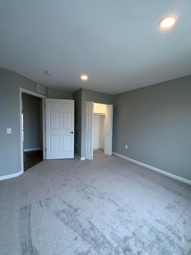 Building Photo - 200 Larkspur Ln