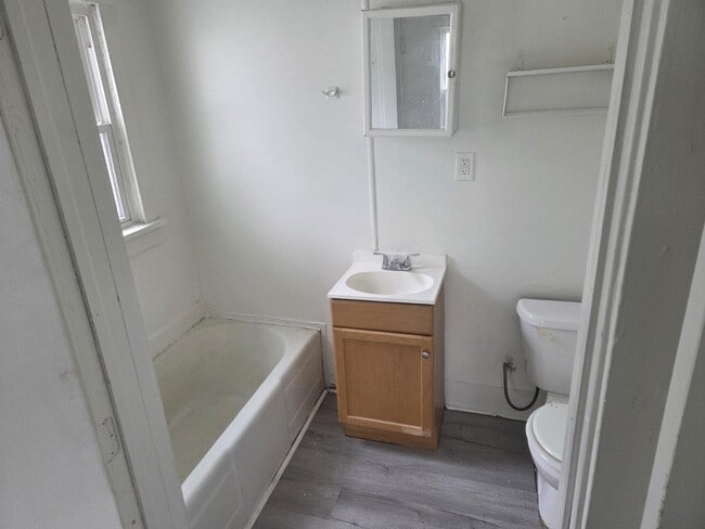 Building Photo - 305 S Cleveland Ave