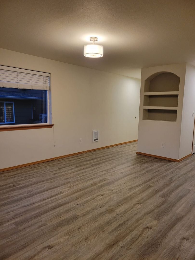 Building Photo - Suburban Serenity Nestled in the Heart of Lake Stevens