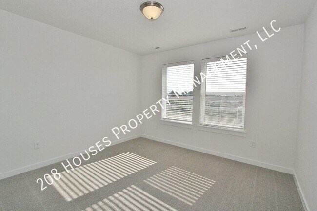 Building Photo - Modern townhouse in a Cozy Community. 50% ...