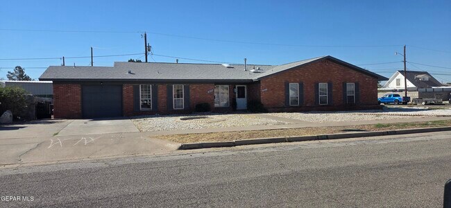 Primary Photo - 8502 Mettler Dr
