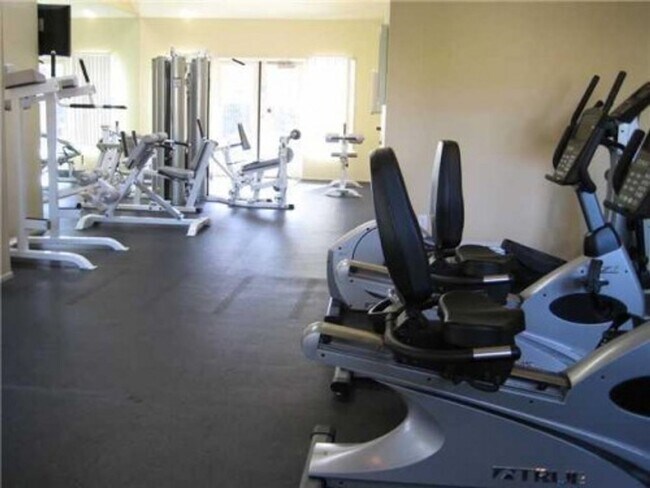 Building Photo - RB 1 Br 1 Bath Granite Kitchen Luxury Condo $2400 Avail July 1st