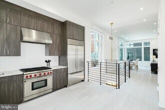 Building Photo - 142 S Front St