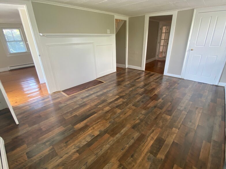 Building Photo - 82 Riverside St