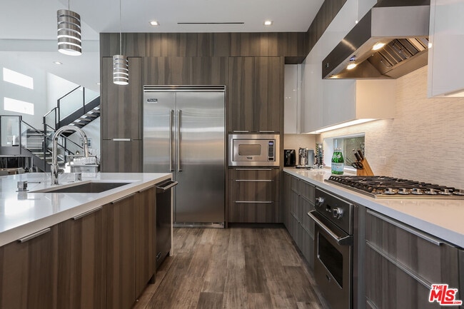 Building Photo - 912 N Crescent Heights Blvd