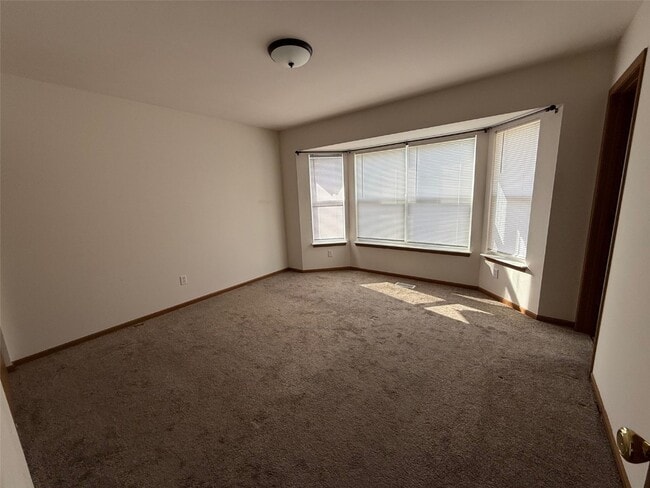 Building Photo - 3056 Valley Oaks Dr