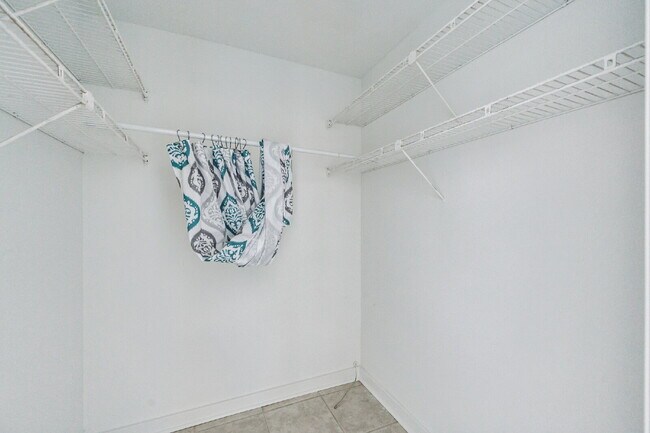 Building Photo - "Charming Coastal Retreat: Cozy 1-Bedroom ...