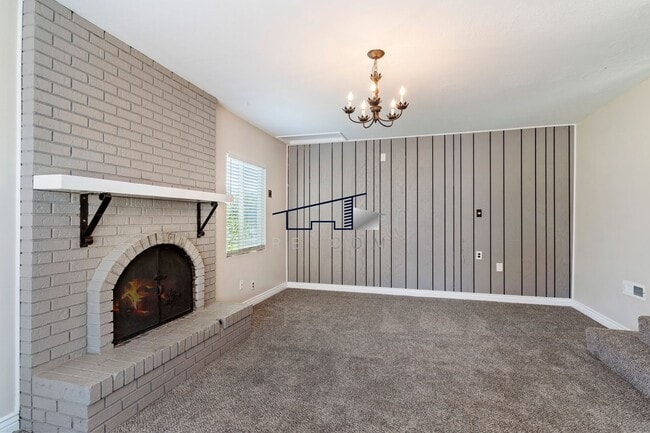 Building Photo - Washington Terrace 2 Bedroom Home!
