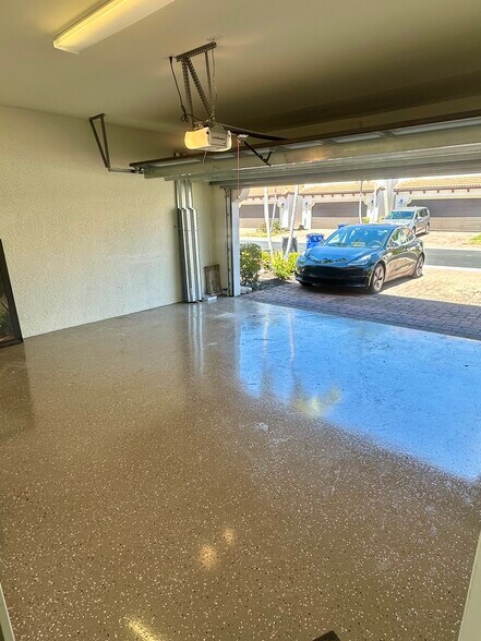 2 car Finished Garage - 15821 Portofino Springs Blvd