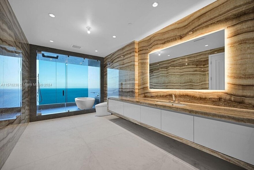 Building Photo - 17901 Collins Ave